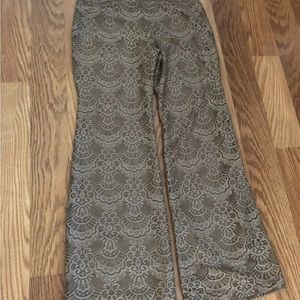 V Christina Women's Size Medium Tan Lace Pants